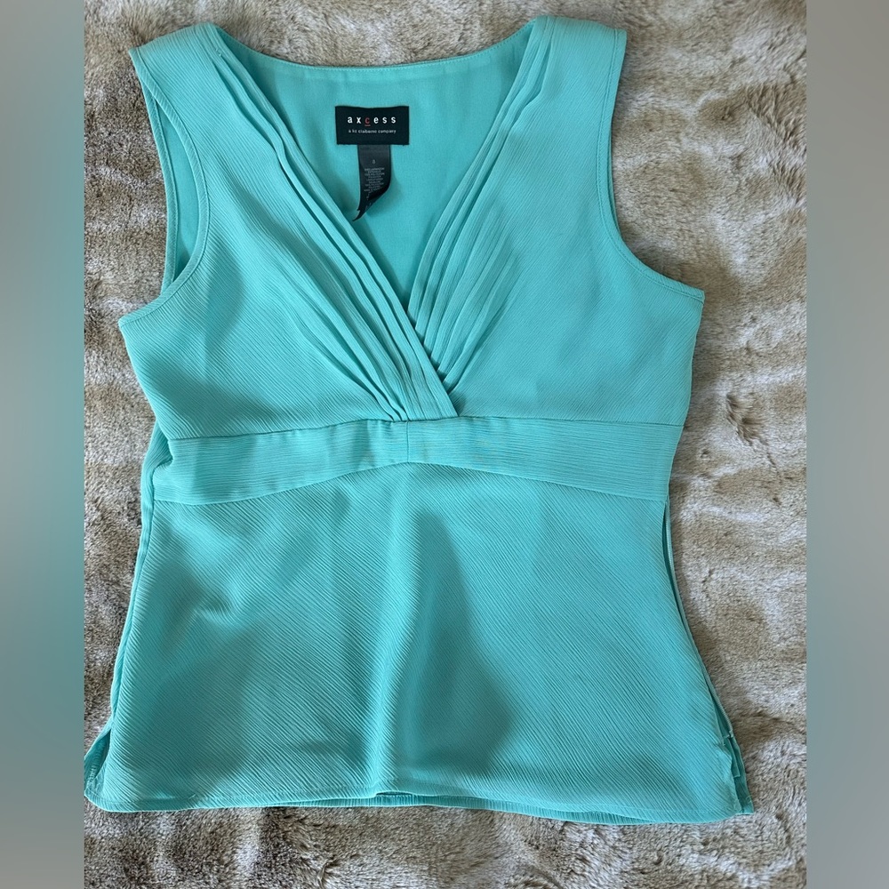 Turquoise workwear tank top.